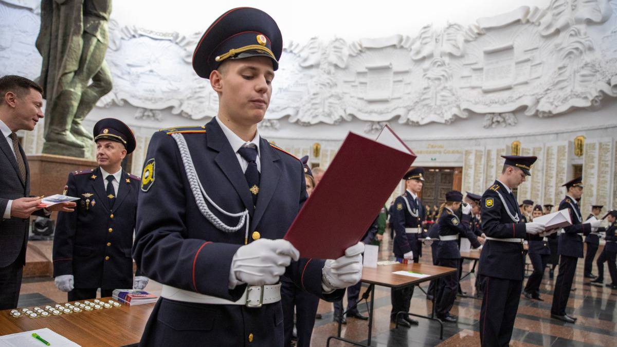 Курсанты и кадеты Колледжа полиции принесли торжественную клятву в Музее Победы