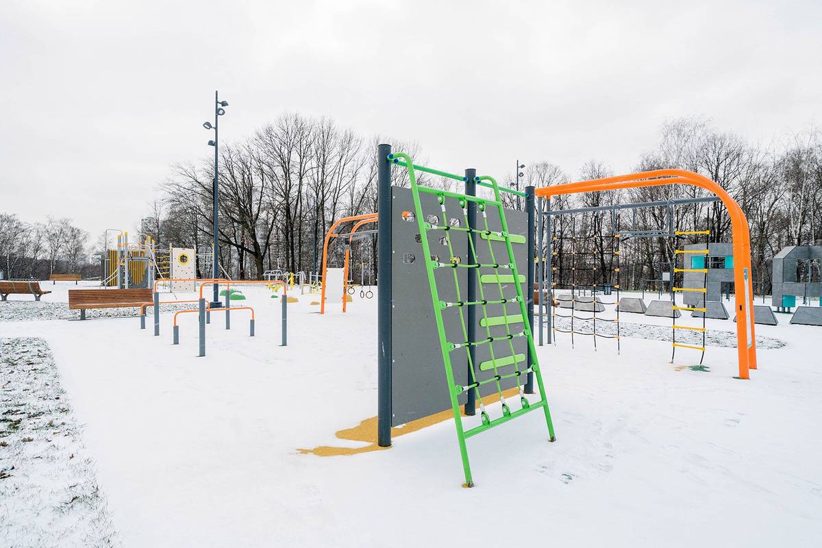 Спортивный кластер с футбольными полями появился в новом парке на юге Москвы