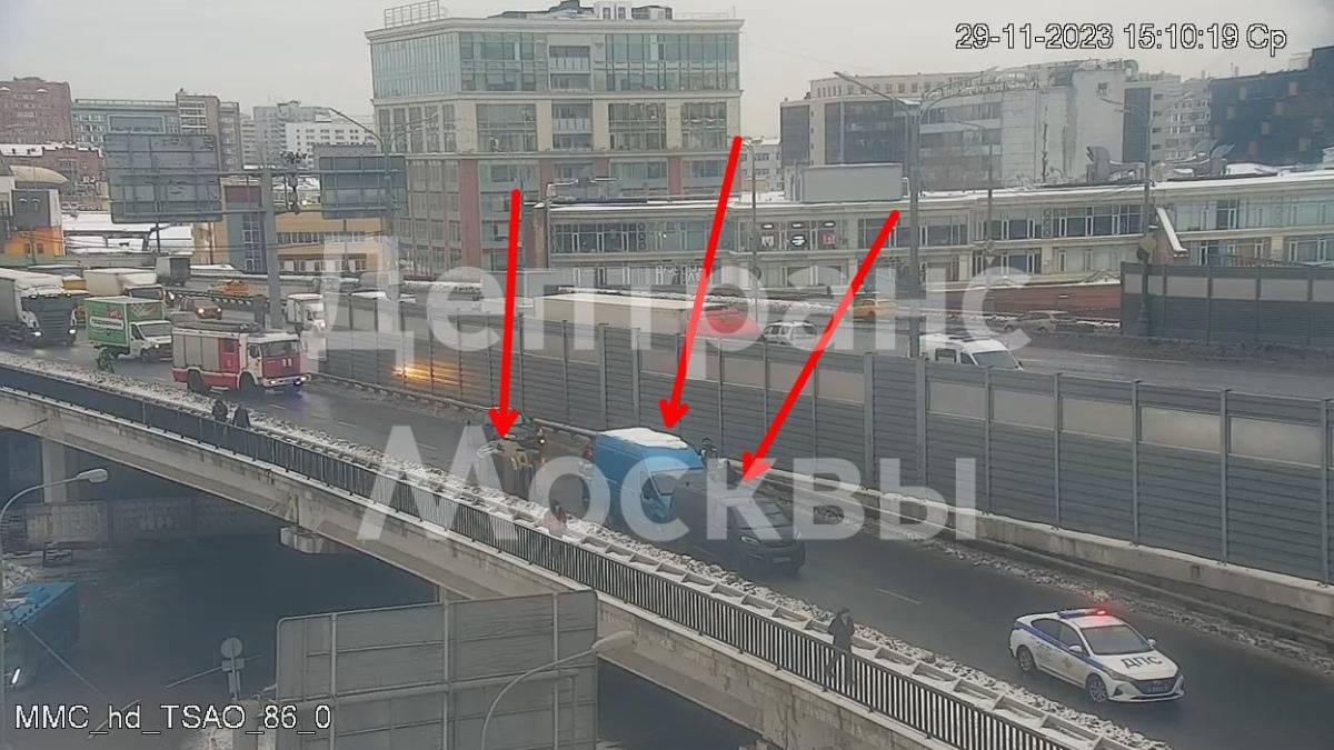 Четыре автомобиля столкнулись в центре Москвы