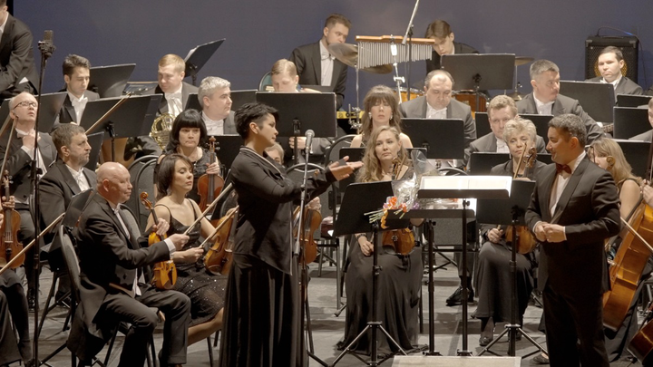 Певица Амария и оркестр войск национальной гвардии РФ представили альбом «Воины света» ко Дню народного единства