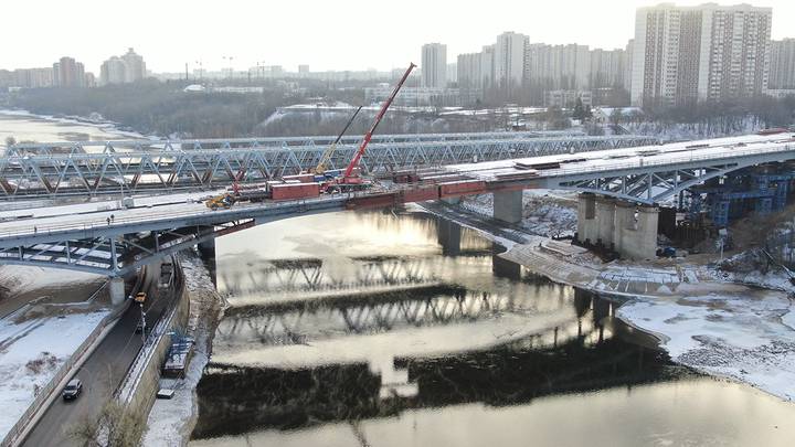 Строительство моста через Москву-реку на южном участке Московского скоростного диаметра / Фото: Денис Воронин / АГН Москва
