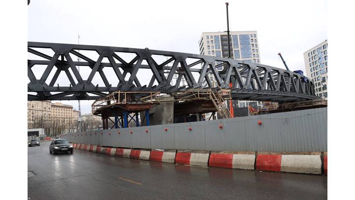 Строительство пешеходного моста через реку Яузу / Фото: АГН Москва