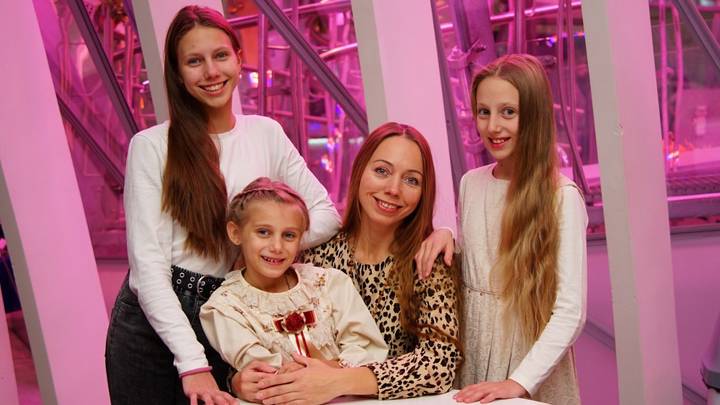 Платить зарплату мамам