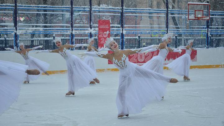 Открытие катка на Большой Овчинниковской улице / Фото: Анна Малакмадзе / Вечерняя Москва