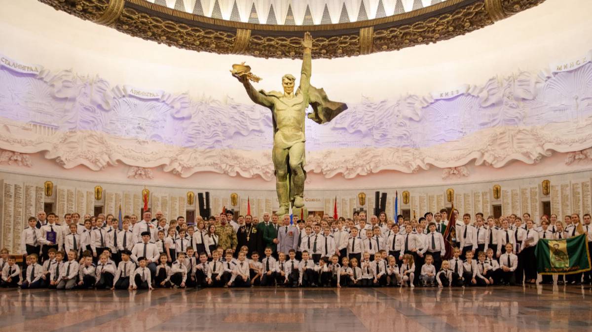 Около 300 юных патриотов стали витязями в Музее Победы