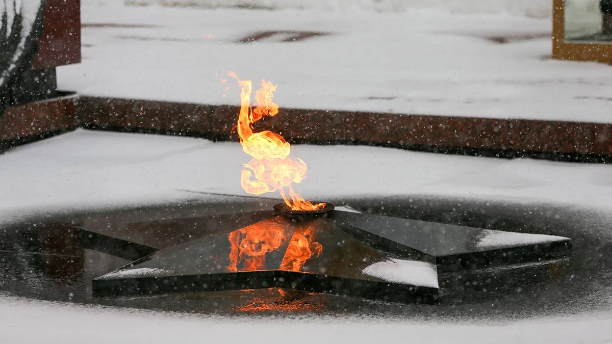 Вандалы в Краснодарском крае сожгли в Вечном огне мемориальный венок