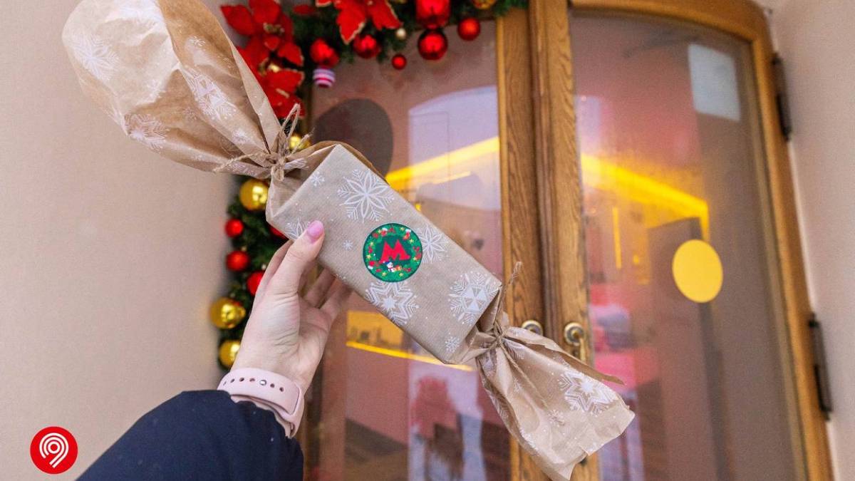 Услуга бесплатной упаковки подарков появилась на 14 станциях метро Москвы