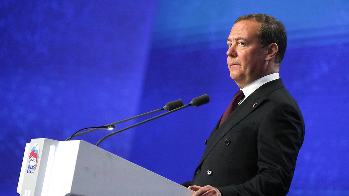 «Переговоры с Гитлером»: Медведев осудил риторику стран Запада по отношению к РФ