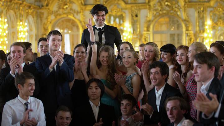 С выпускниками Академии русского балета имени А. Вагановой, 2014 год / Фото: РИА Новости 