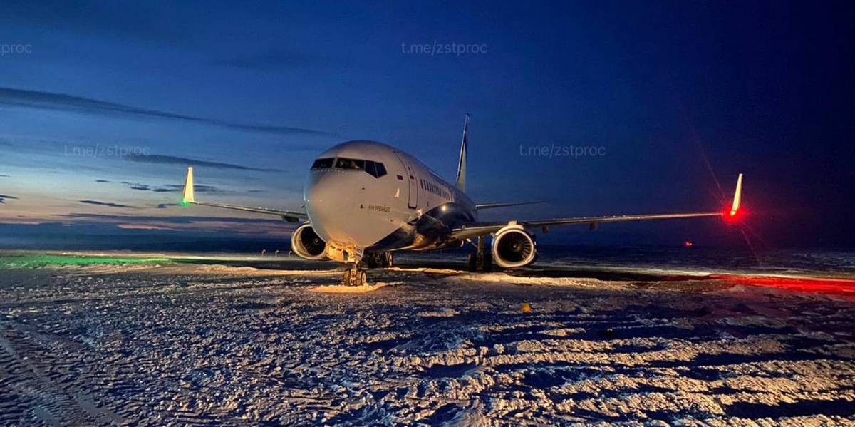 Самолет выкатился за пределы взлетно-посадочной полосы в аэропорту Норильска