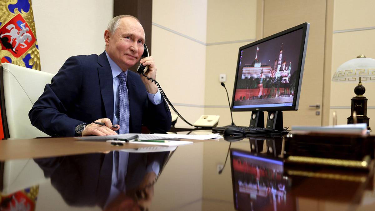 «Можно дозвониться в любое время»: Аксенов рассказал о графике работы Путина