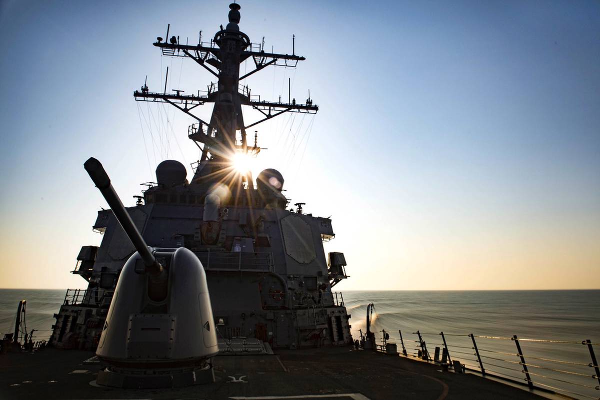 Эсминец ВМС США Laboon подвергся в Красном море ракетной атаке хуситов
