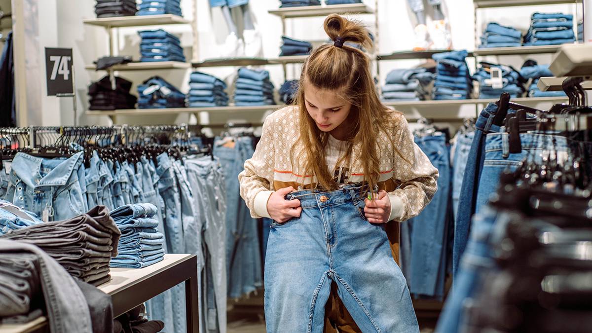 Косуха, шорты и пиджак: какие джинсовые вещи актуальны в этом сезоне