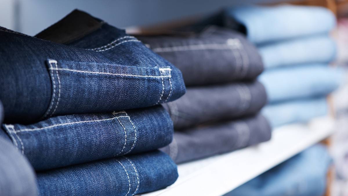 Стилист Скороходова назвала джинсы, которые нельзя носить женщинам после 50 лет