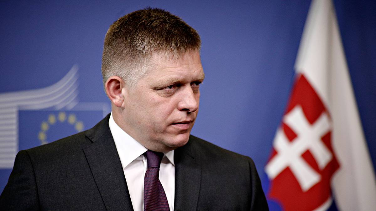 МВД Словакии: Премьер Фицо на операционном столе в критическом состоянии 