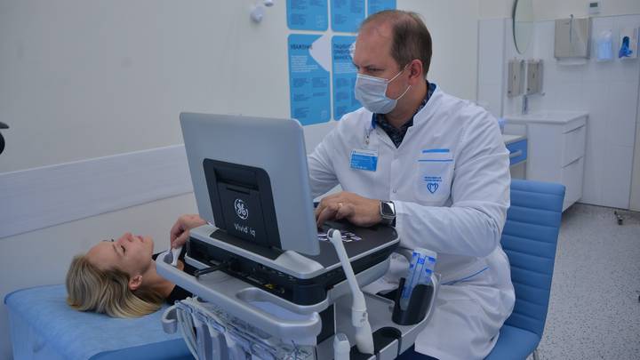 врач общей практики. в клинике можно пройти врача. здравоохранение. врач травматолог. офтальмологическая клиника екатеринбург никонова 18.