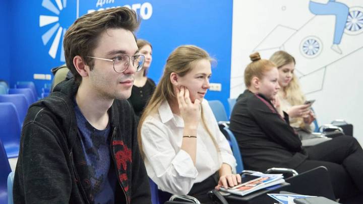 Служба занятости приглашает студентов и выпускников колледжей и вузов на день карьеры «Профи будущего — 2024»