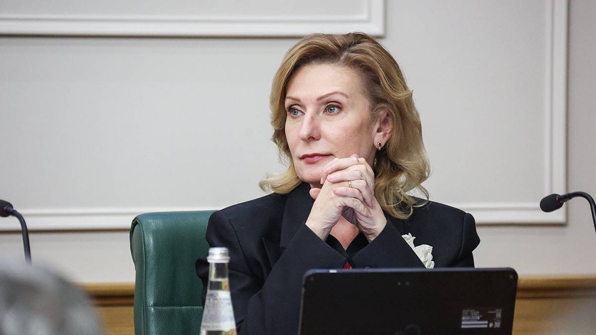 Сенатор Святенко осмотрела капремонт детской поликлиники в Марьине