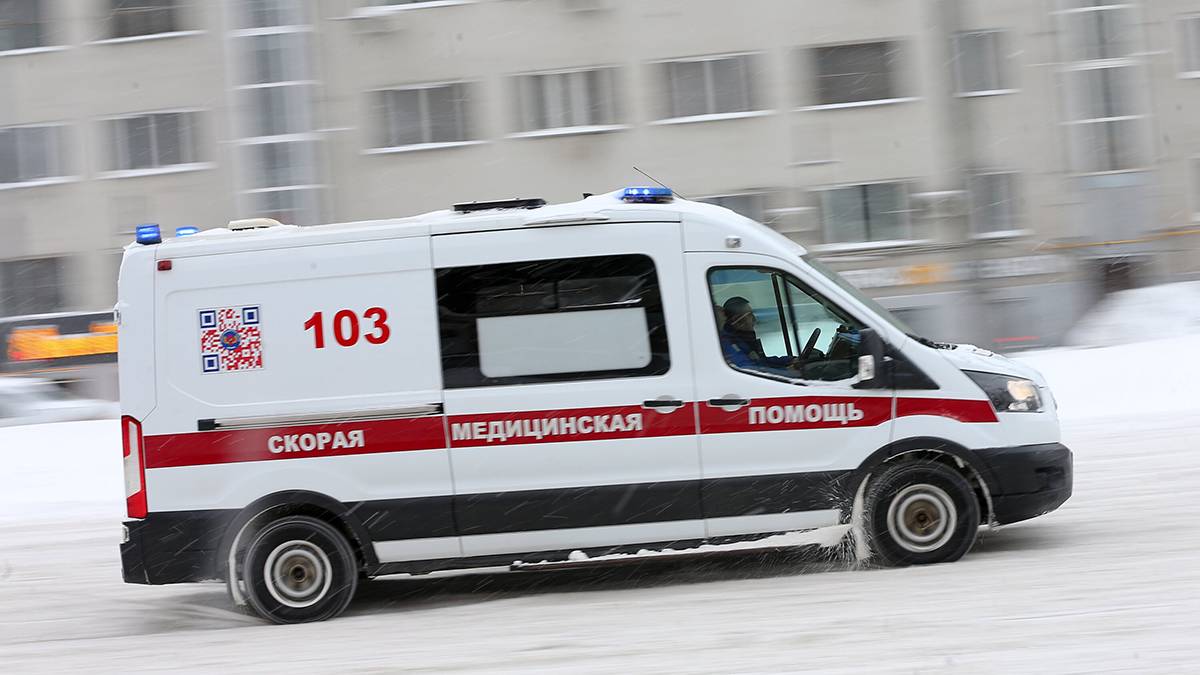 Врачи выбросили из машины скорой помощи пьяного пациента и уехали в Архангельске