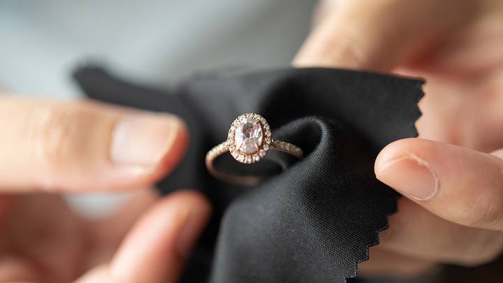 Дешевое колечко, пошло-ка вон с крылечка!