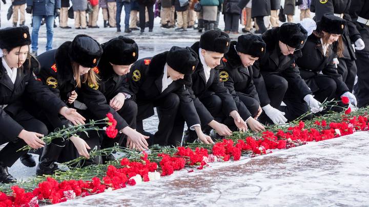 Московские школьники накануне Дня защитника Отечества участвовали в патриотических акциях