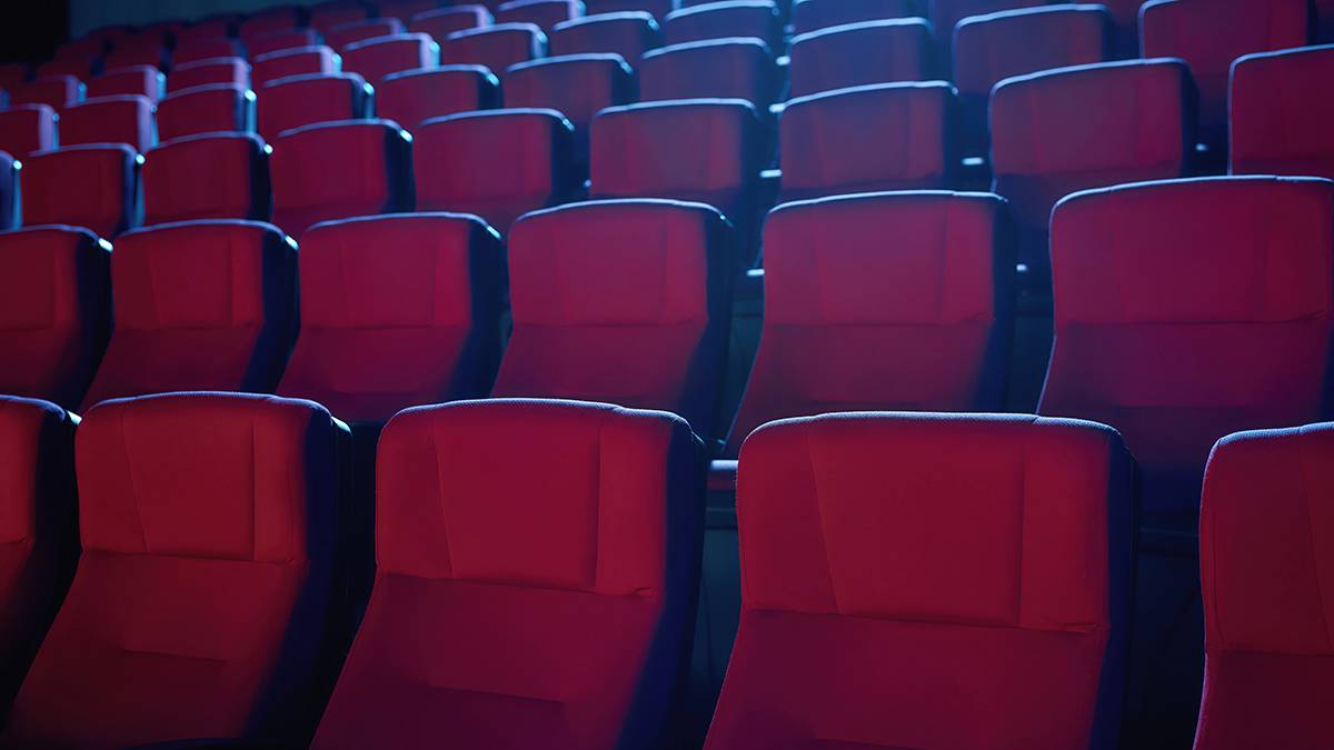 «Издевательство над зрителем»: кинокритик Шнейдеров объяснил, почему в РФ переснимают старое кино