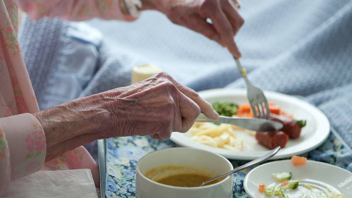 Пожилым людям посоветовали исключить из рациона крупы и хлеб