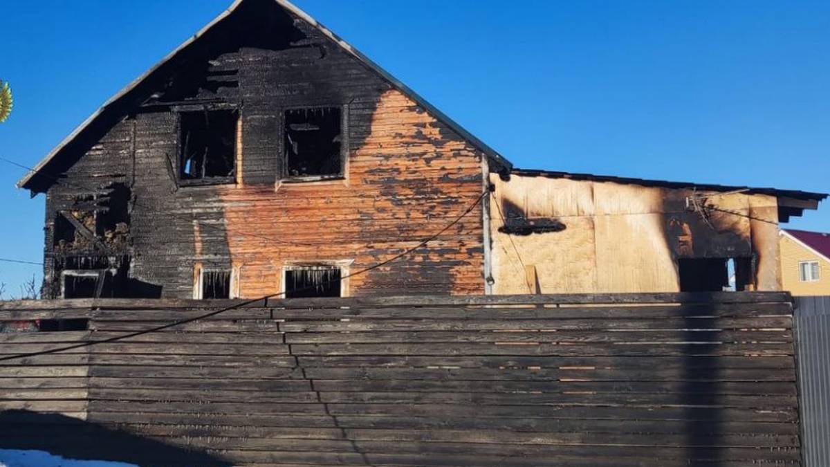 Прокуратура контролирует выяснение причин пожара в доме в Раменском