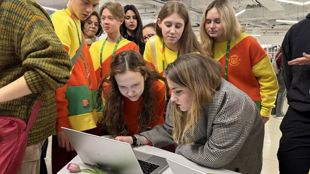 Иностранные и российские школьники поучаствовали в лаборатории Музея Победы