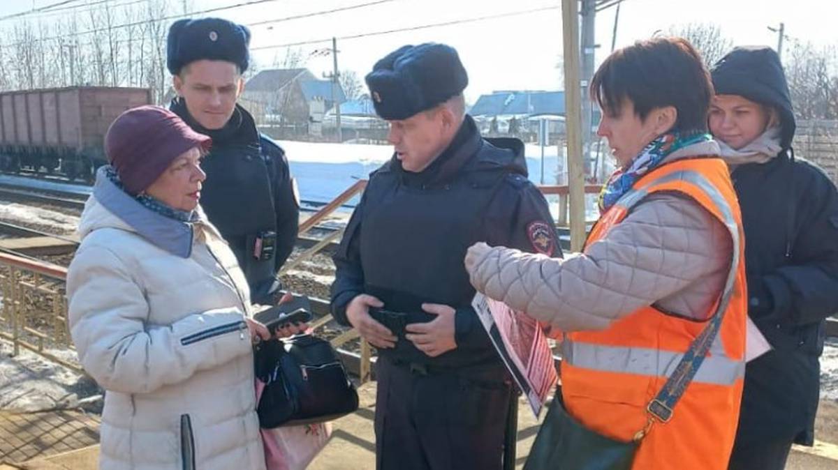 Транспортные полицейские провели рейд на железнодорожной станции Храпуново