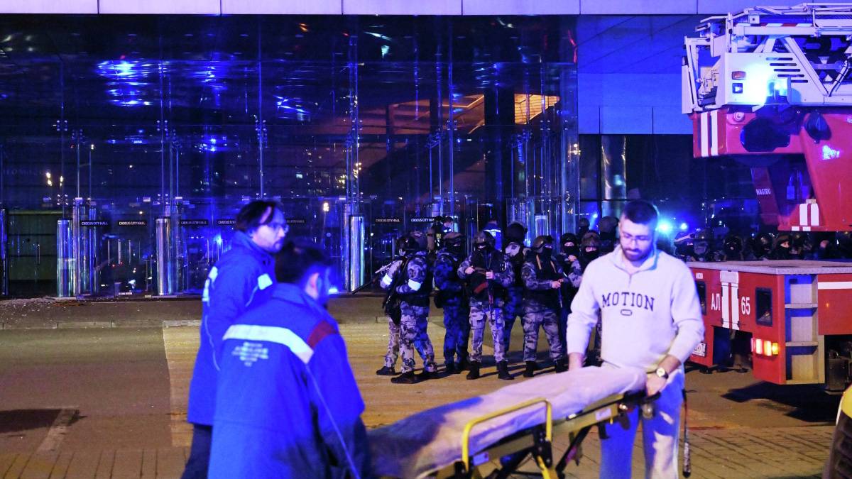 Первых пострадавших при стрельбе в «Крокус Сити Холле» доставили в больницы