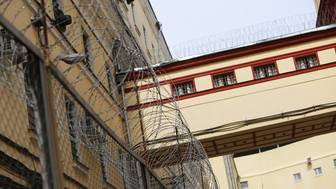 Суд продлил арест адвокату, передавшему наркотики своему подзащитному