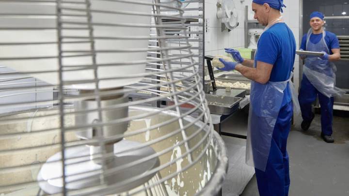 В Москве нарастили выпуск блинного теста более чем на 46 процентов