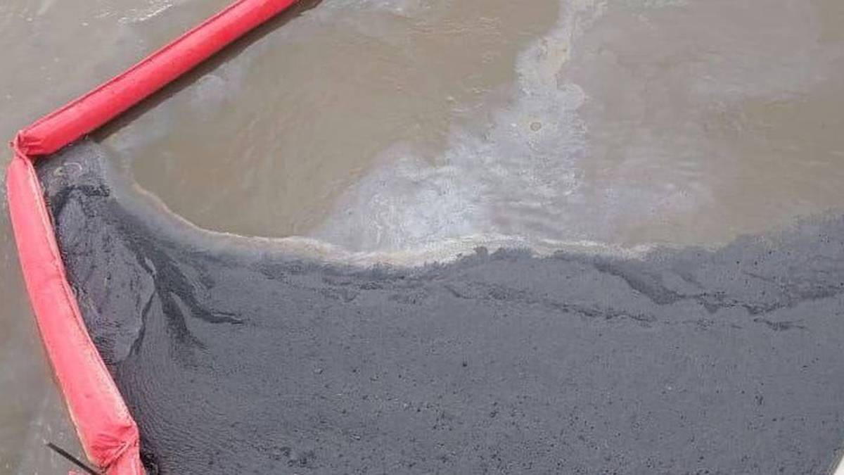 Прокуратура проводит проверку по факту загрязнения реки Яузы