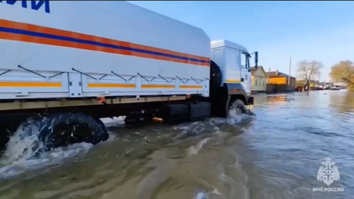 Более двух тысяч человек эвакуировали из подтопленных домов в Орске