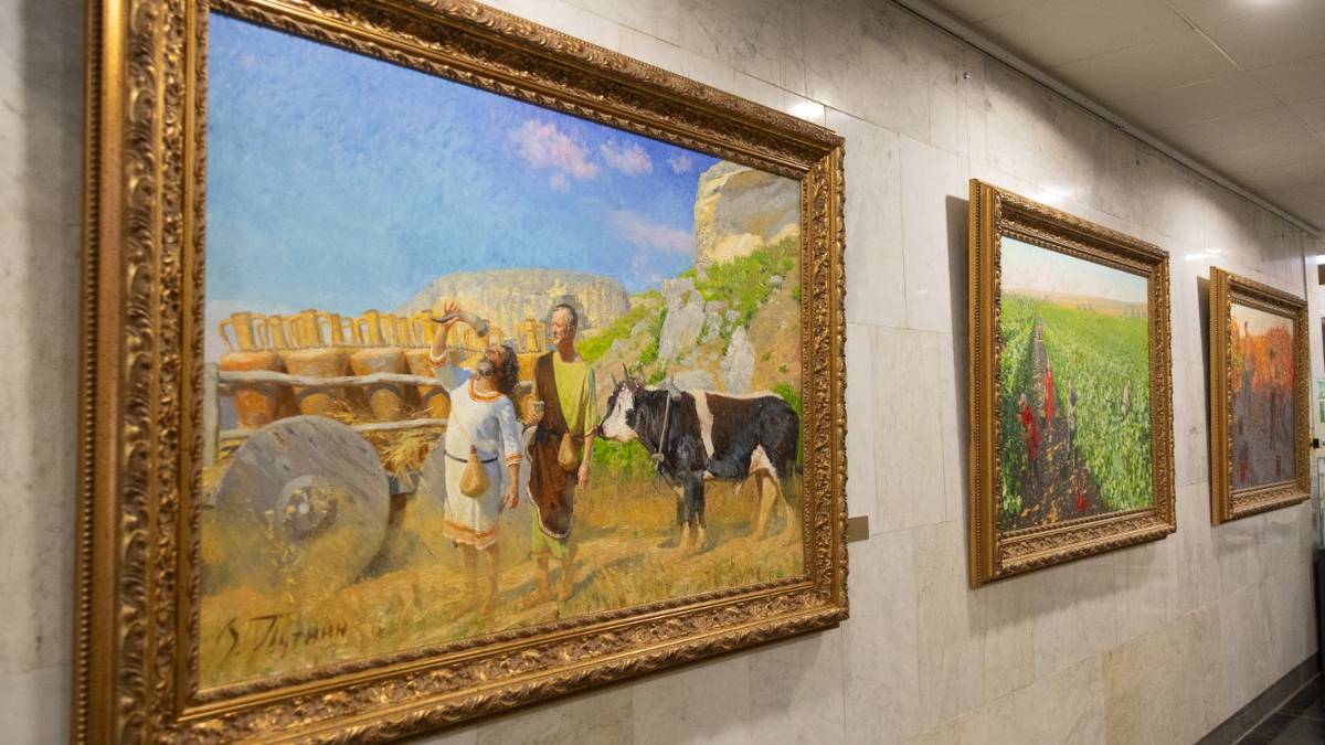 Музей Победы пригласил на бесплатную художественную выставку «Крым. Россия»