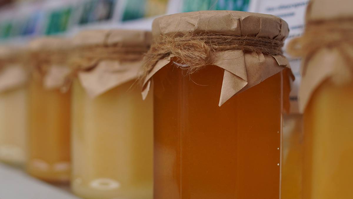 Фальсифицированный мед обнаружили на прилавках сетевых магазинов в России