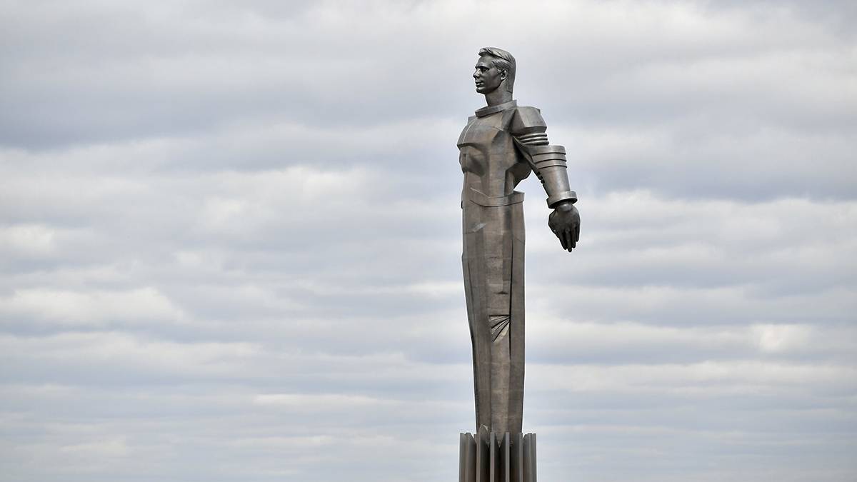 Свыше 1,1 тысячи московских памятников промыли в апреле