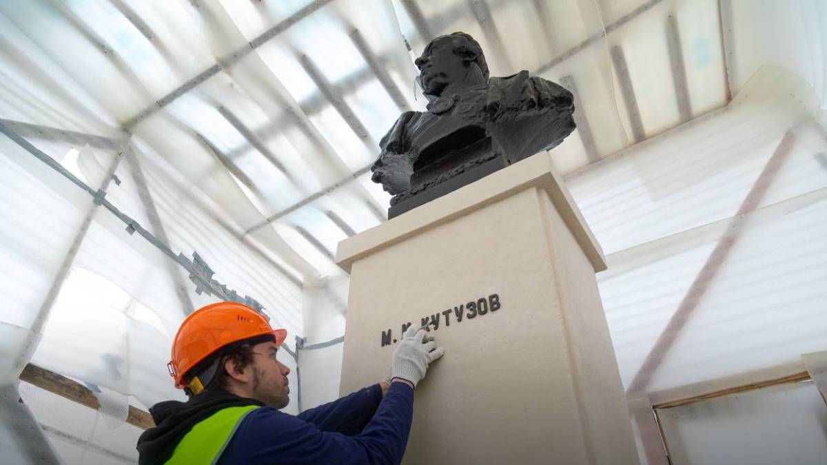 Собянин: В Петровском парке отреставрируют монументы Жуковскому и Циолковскому