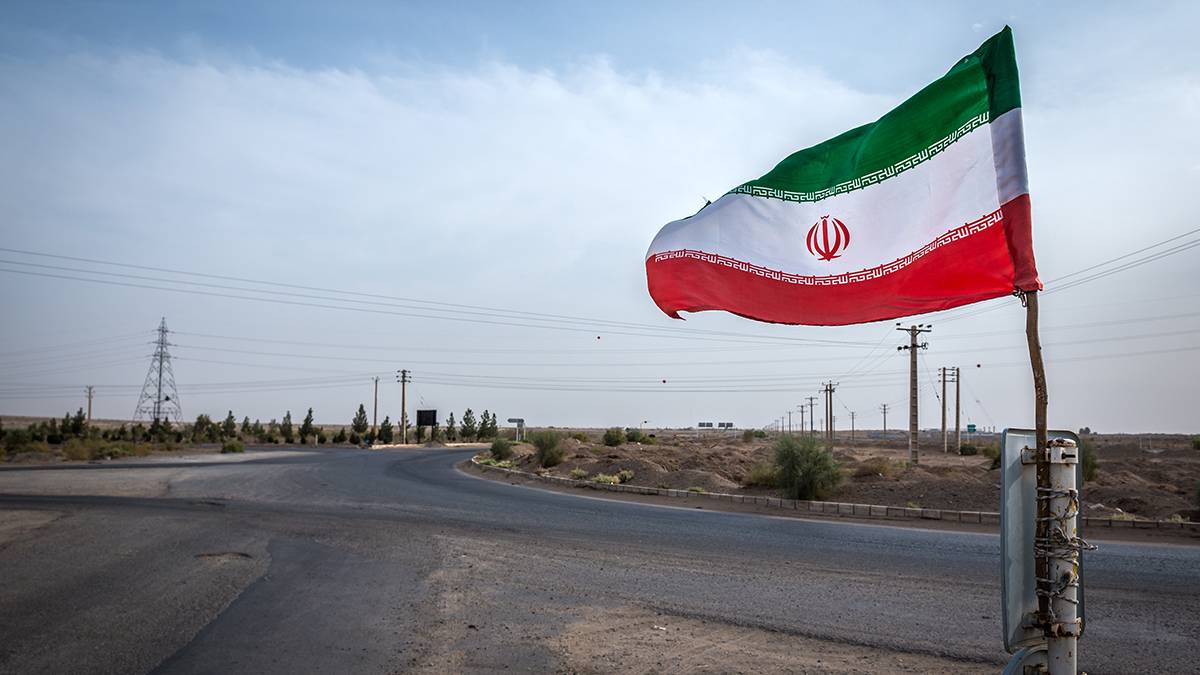 Поисковая операция на месте крушения вертолета в Иране завершилась