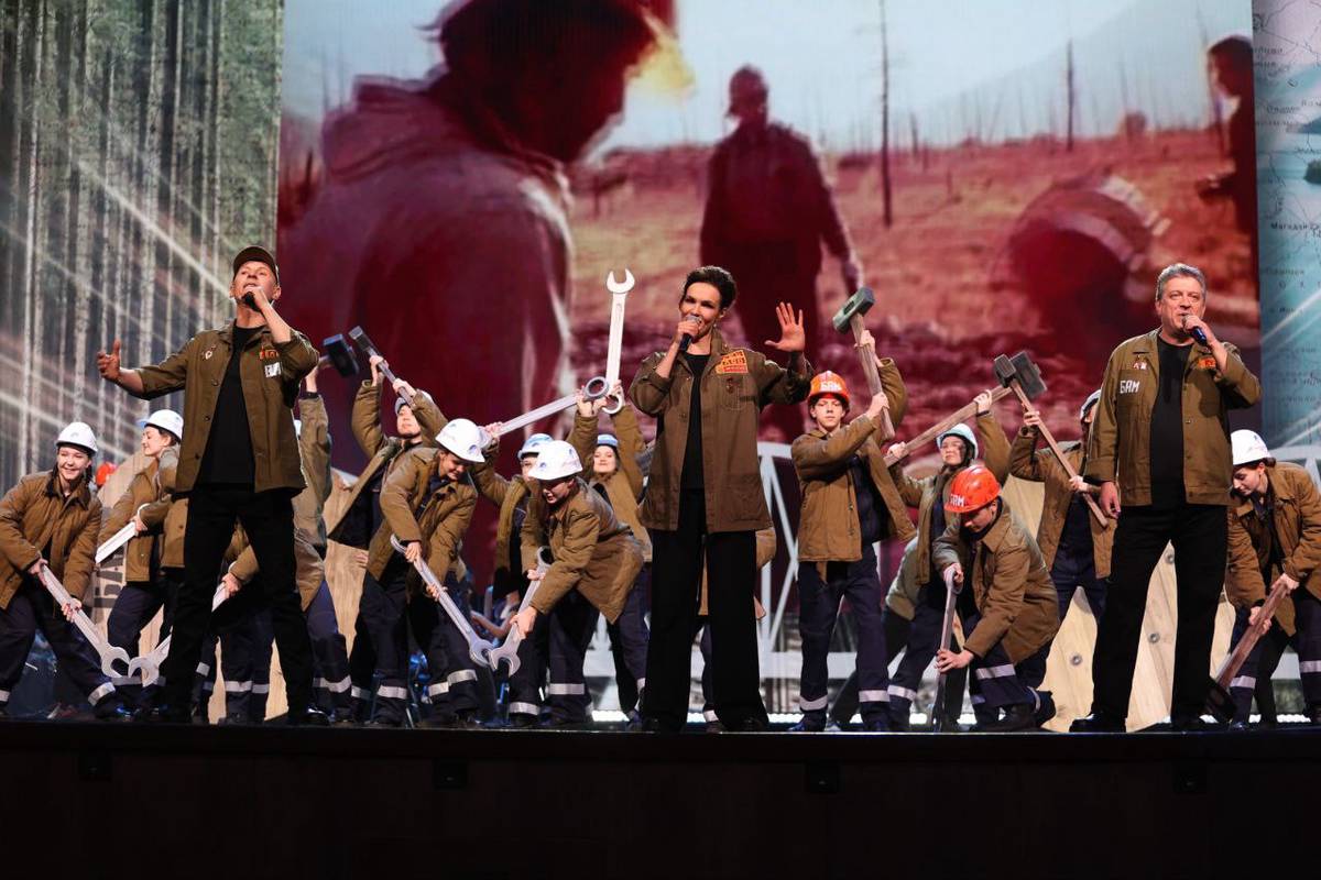 Ведущие «Авторадио» исполнили в Кремле культовую песню о самой масштабной стройке XX века