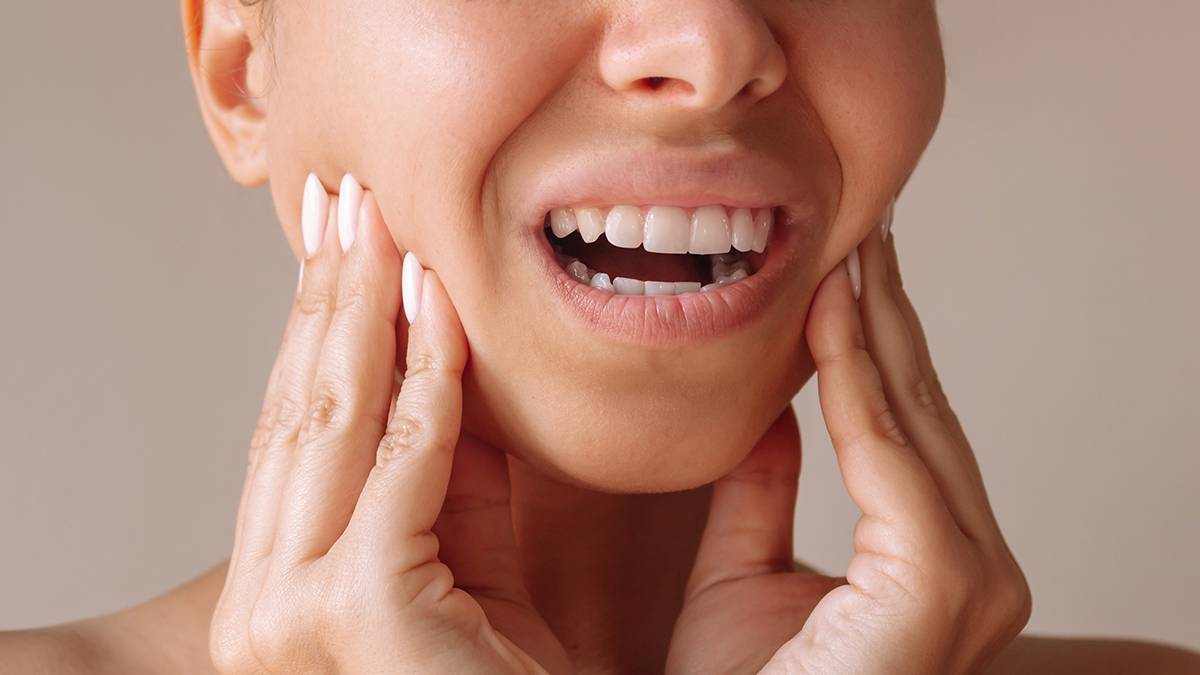 Болезненный щелчок: почему возникает хруст в челюсти и насколько он опасен