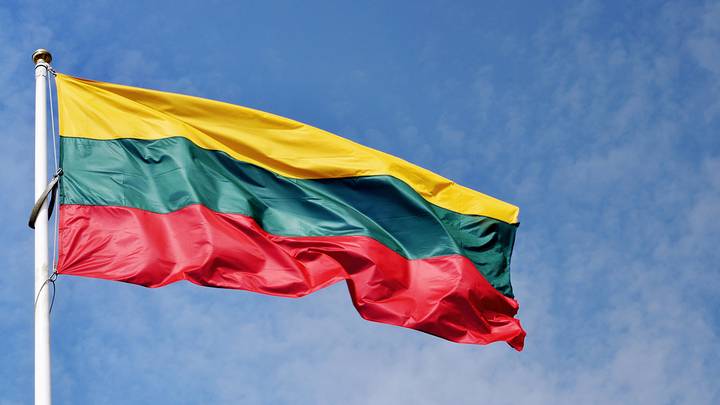 Литву тащат в болото