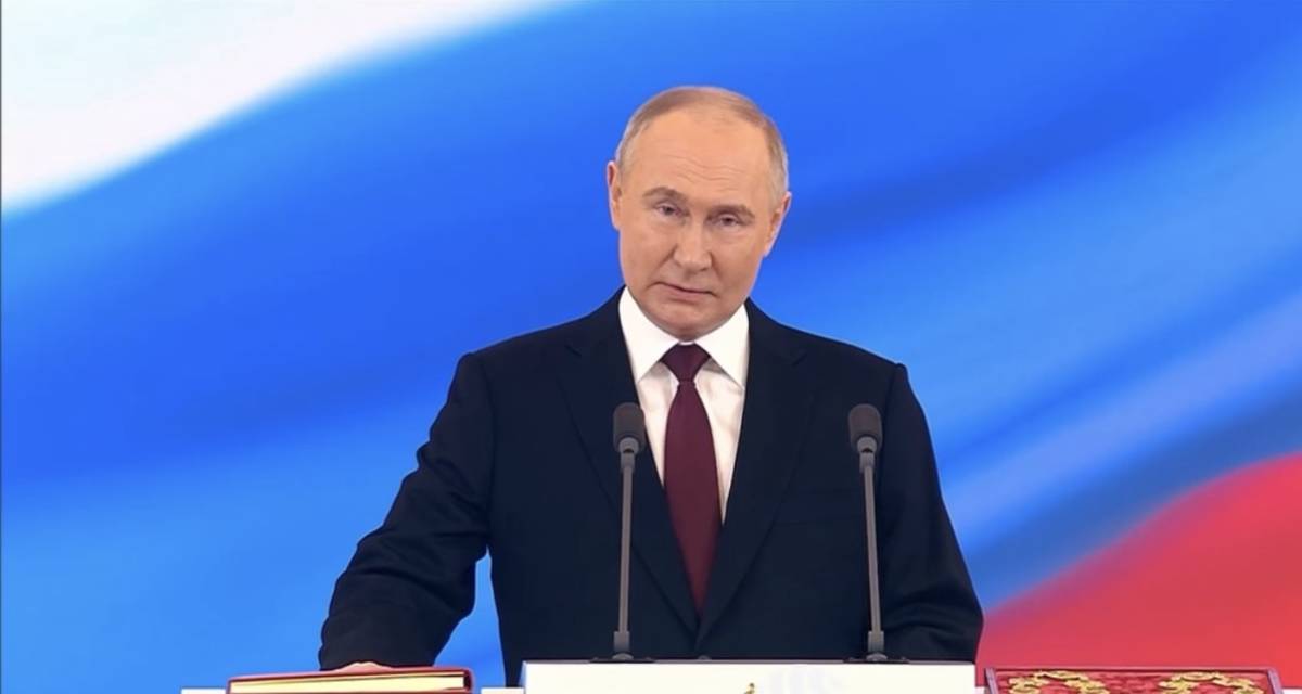 Путин официально вступил в должность президента и принес присягу народу России