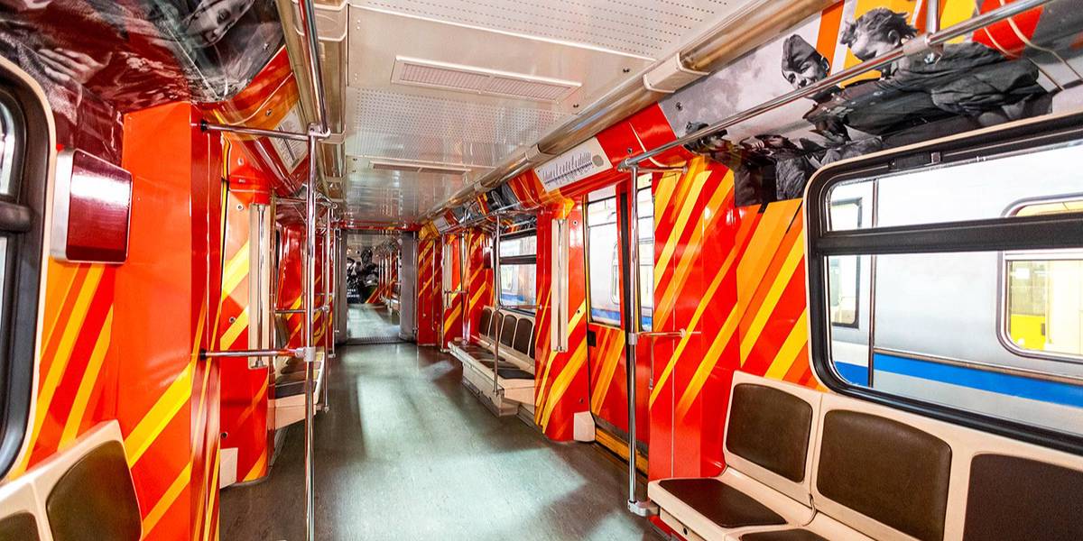 Посвященный Дню Победы поезд появился в московском метро