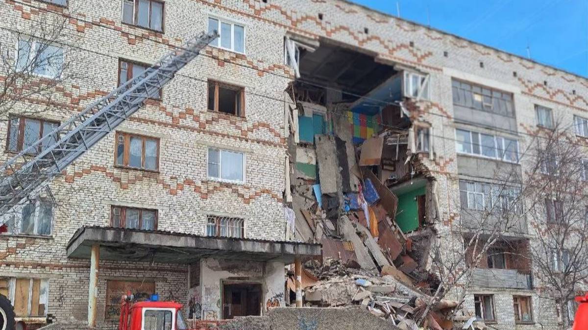 Пятиэтажный дом частично обрушился в Республике Коми
