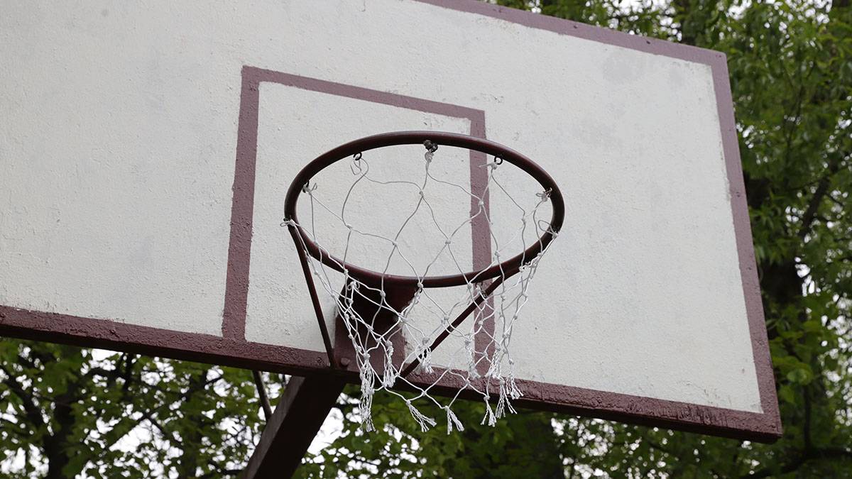 Парки и спортивные пространства: где поиграть в баскетбол в Москве