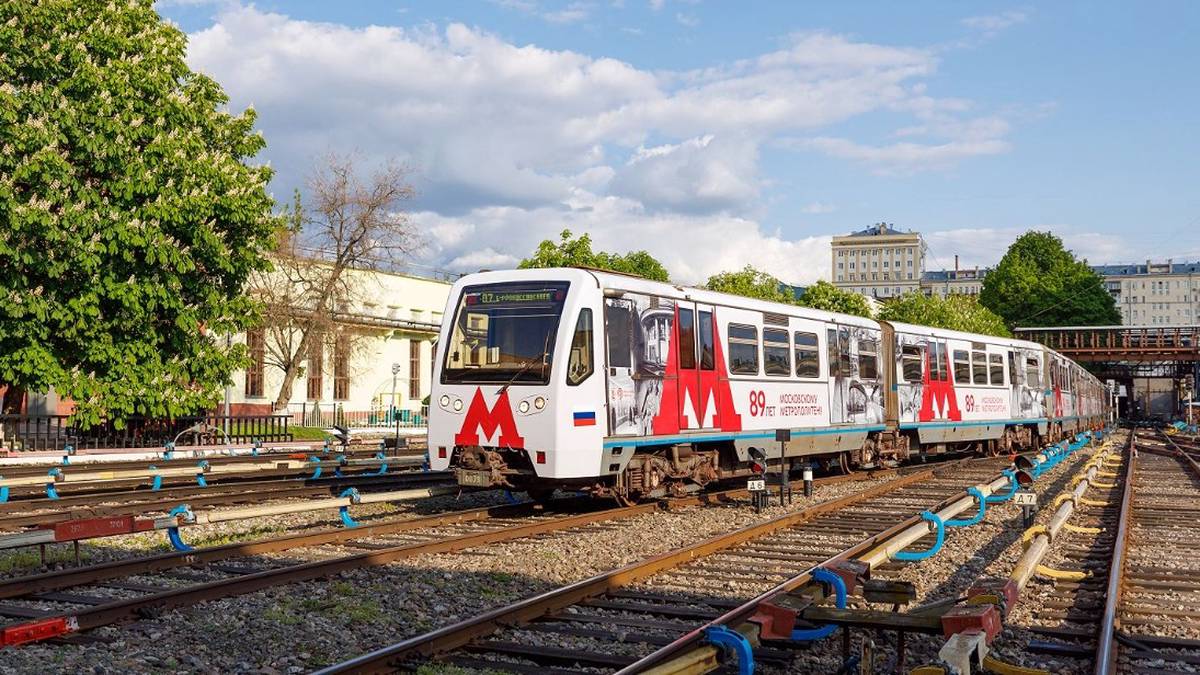 Поезд в честь 89-летия столичного метро появился на Сокольнической линии
