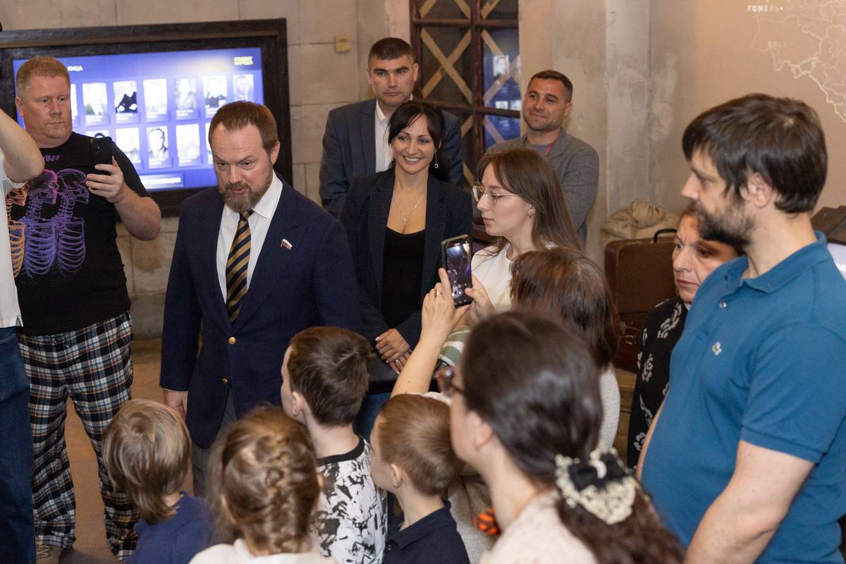 Политики, писатели и артисты стали участниками «Ночи музеев» в Музее Победы