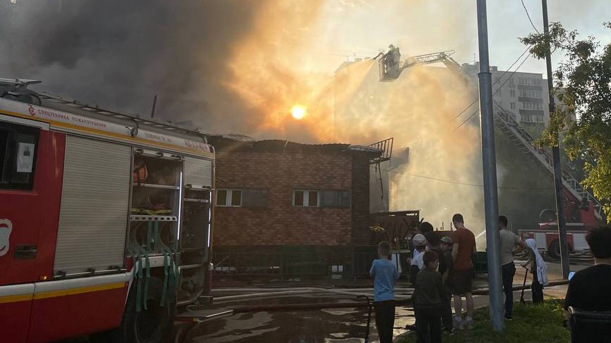 Пожар охватил ресторан на Краснодарской улице